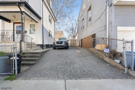 726 14TH Avenue Paterson NJ 07504