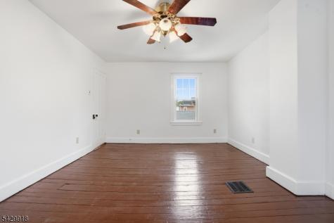 54 Front Street Belvidere NJ 07823