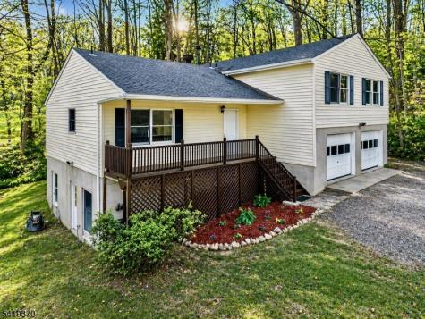 10 Glenn Avenue Glen Gardner NJ 08826
