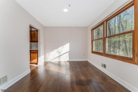 10 Glenn Avenue Glen Gardner NJ 08826