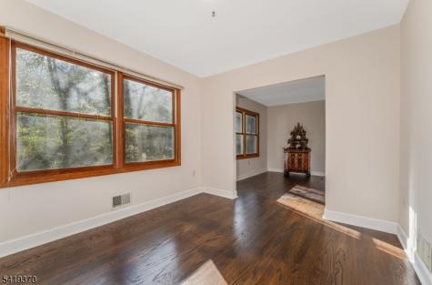10 Glenn Avenue Glen Gardner NJ 08826