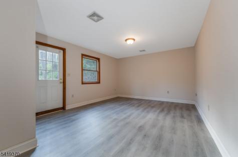 10 Glenn Avenue Glen Gardner NJ 08826