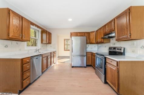 10 Glenn Avenue Glen Gardner NJ 08826