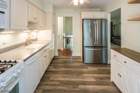 52 Saint Marys Drive Roxbury NJ 07876