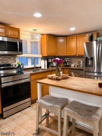 26 Mountain Road Roxbury NJ 07852
