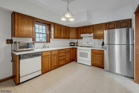 611 5TH Avenue Lyndhurst NJ 07071