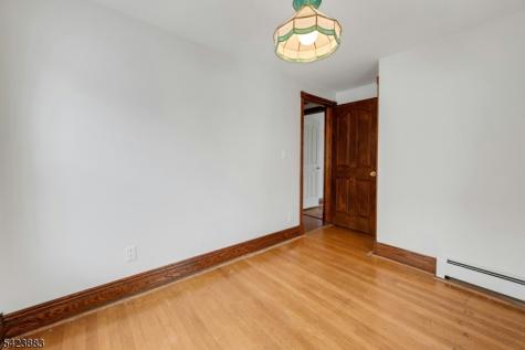 611 5TH Avenue Lyndhurst NJ 07071