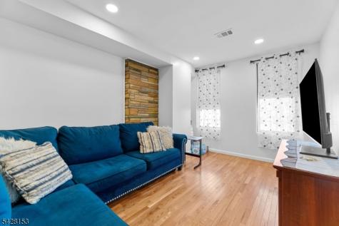 37 Emmet Street Newark NJ 07114