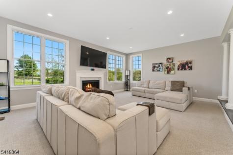 1 Belmont Court Alexandria NJ 08867