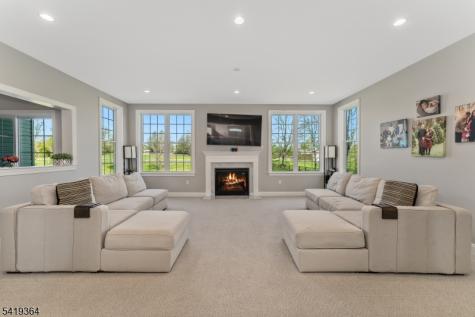 1 Belmont Court Alexandria NJ 08867