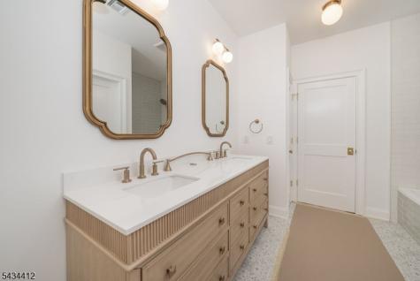 14 Holmes Oval New Providence NJ 07974