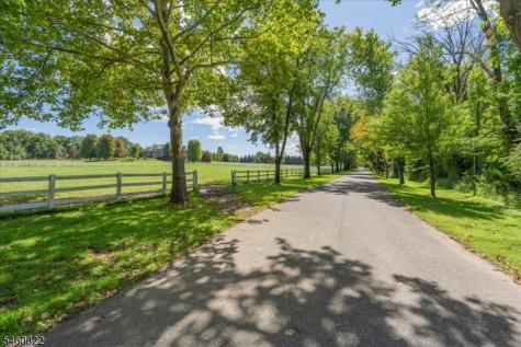 70 Sutton Road Tewksbury NJ 08833
