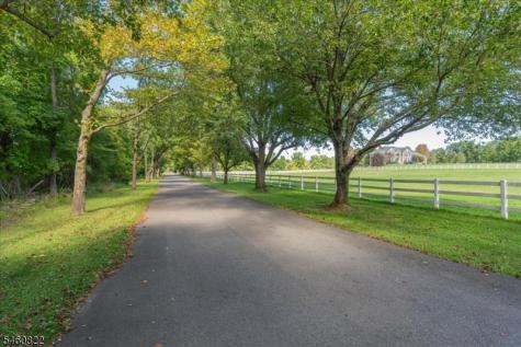 70 Sutton Road Tewksbury NJ 08833