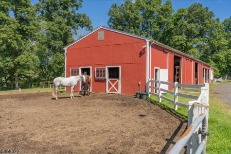 70 Sutton Road Tewksbury NJ 08833