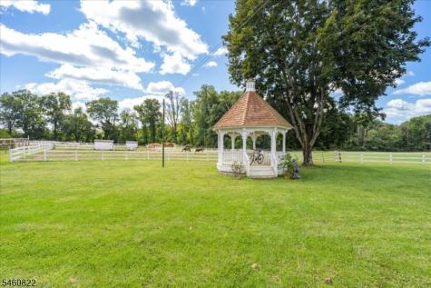 70 Sutton Road Tewksbury NJ 08833