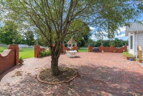 70 Sutton Road Tewksbury NJ 08833