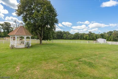 70 Sutton Road Tewksbury NJ 08833