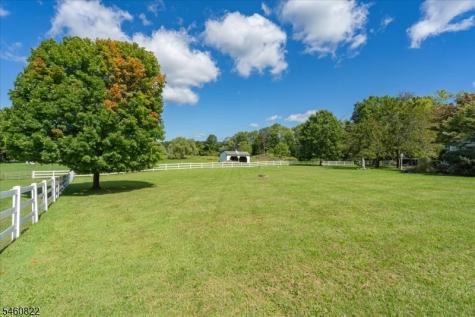 70 Sutton Road Tewksbury NJ 08833