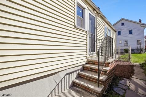 43 Rhode Island Avenue East Orange NJ 07018