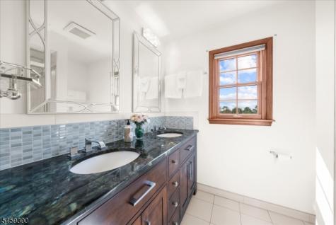 36 Kingsridge Road Kingwood NJ 08825