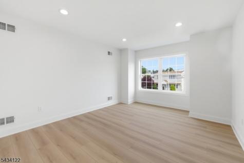 137 Platt Avenue Saddle Brook NJ 07663