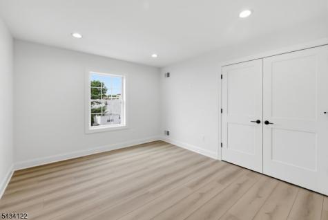 137 Platt Avenue Saddle Brook NJ 07663
