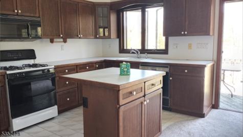 83 Lakeside Drive Vernon NJ 07461