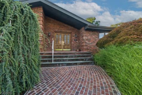 8 Cracco Lane Wayne NJ 07470