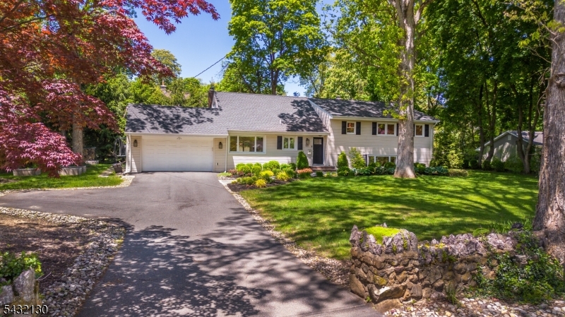 77 Hanover Road Mountain Lakes NJ 07046