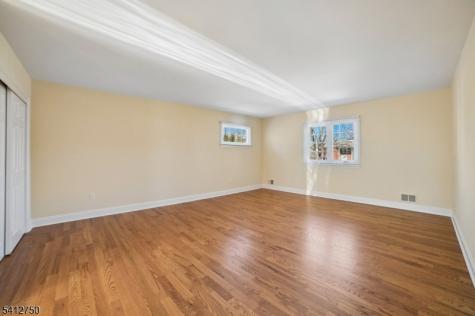 50 Pinewood Crescent Berkeley Heights NJ 07922