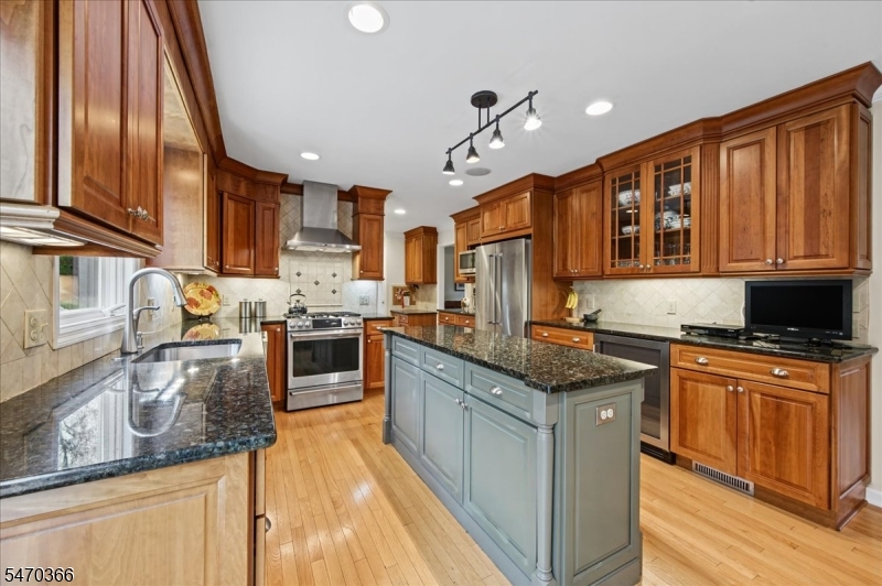 328 Rolling Knolls Way Bridgewater NJ 08807