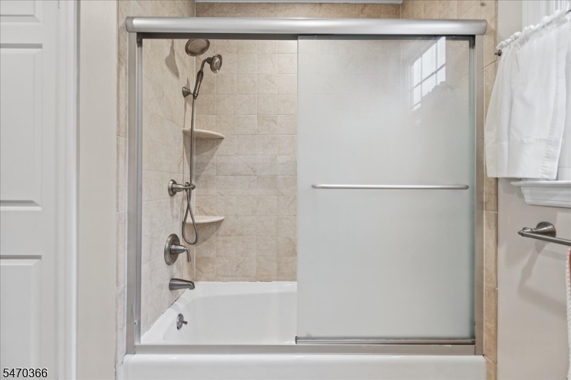 328 Rolling Knolls Way Bridgewater NJ 08807
