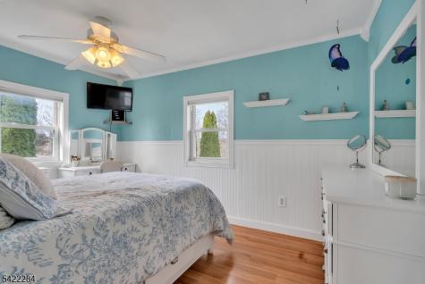 85 Larsen Road West Milford NJ 07480