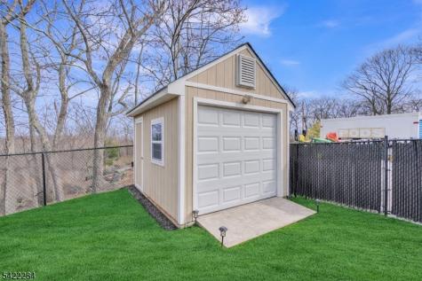 85 Larsen Road West Milford NJ 07480