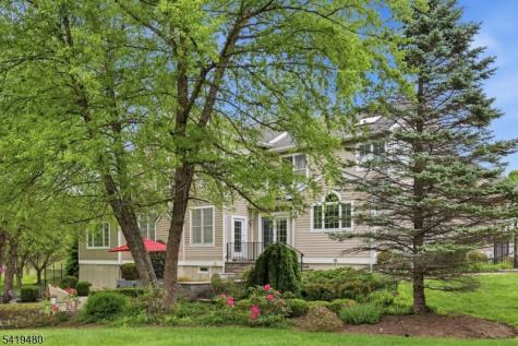 8 Ridgeline Drive Washington NJ 07853