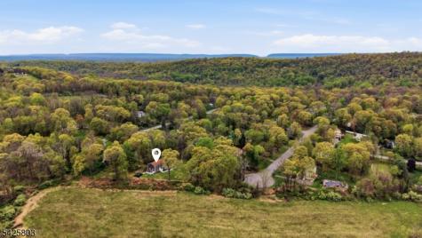 8 Danielle Drive Liberty NJ 07838