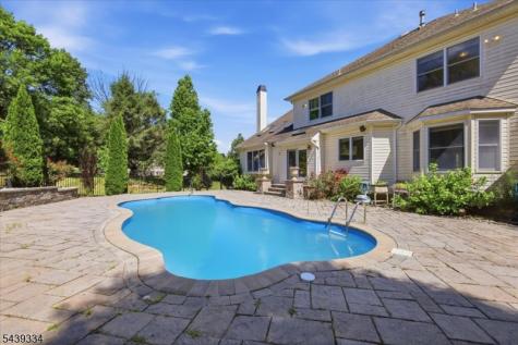 29 Old Schoolhouse Road Bethlehem NJ 08802