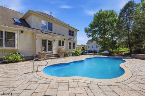 29 Old Schoolhouse Road Bethlehem NJ 08802