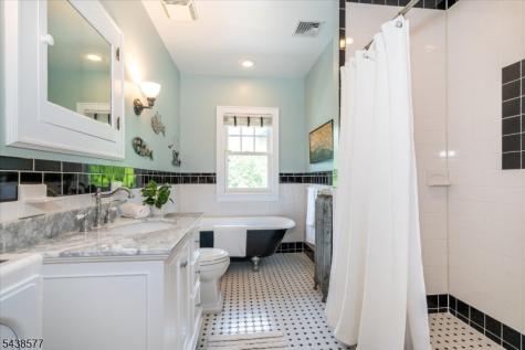 275 Highwood Avenue Ridgewood Village NJ 07450