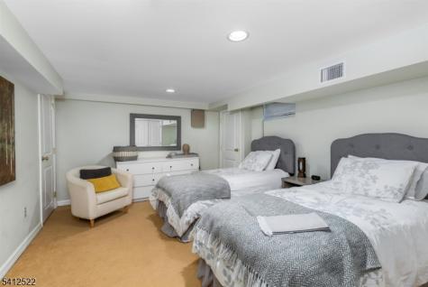 6 Harding Court Passaic NJ 07055