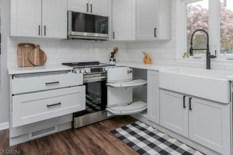 16 Abrams Road Holland NJ 08848