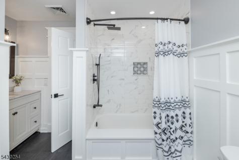 16 Abrams Road Holland NJ 08848