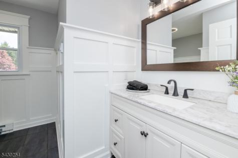 16 Abrams Road Holland NJ 08848