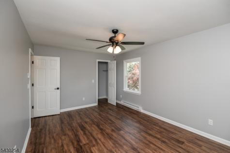 16 Abrams Road Holland NJ 08848