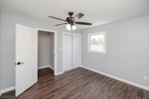 16 Abrams Road Holland NJ 08848