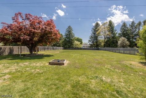 16 Abrams Road Holland NJ 08848