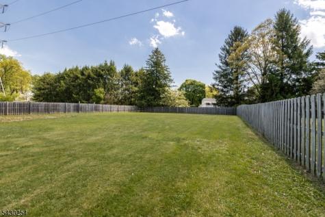 16 Abrams Road Holland NJ 08848