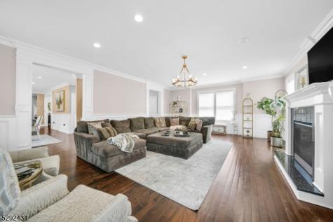 42 Saratoga Drive Oakland NJ 07436