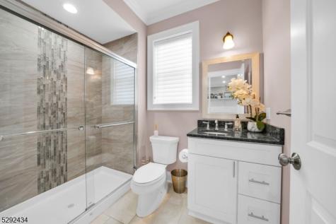 42 Saratoga Drive Oakland NJ 07436