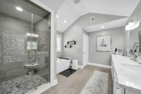 42 Saratoga Drive Oakland NJ 07436